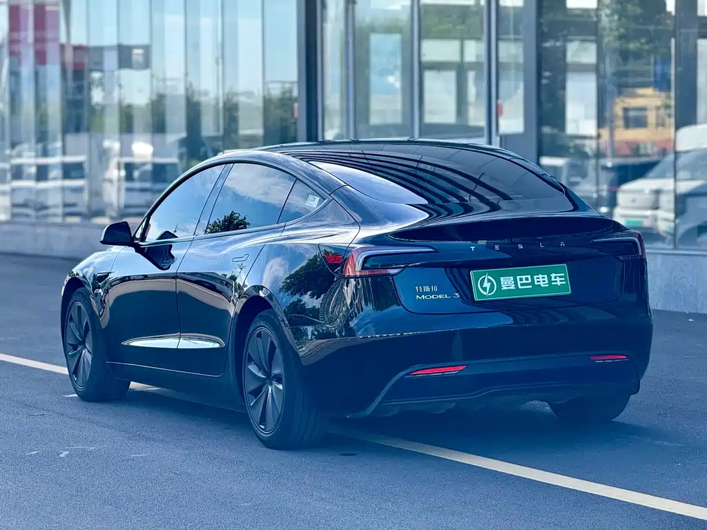 Tesla Model 3 — фото 9