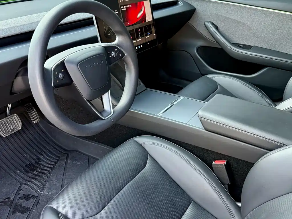 Tesla Model 3 — фото 10