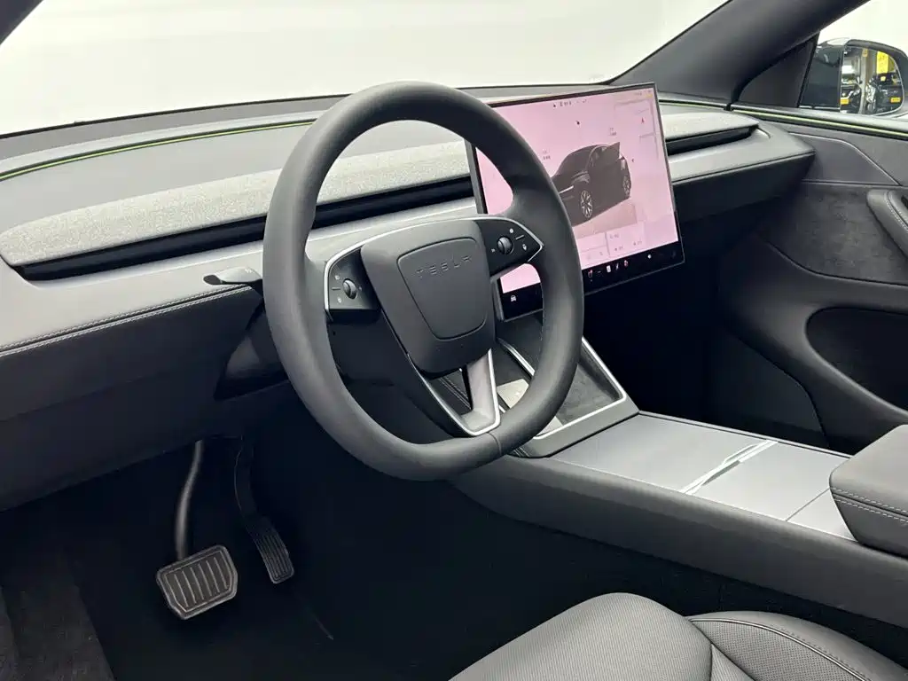 Tesla Model Y L — фото 15