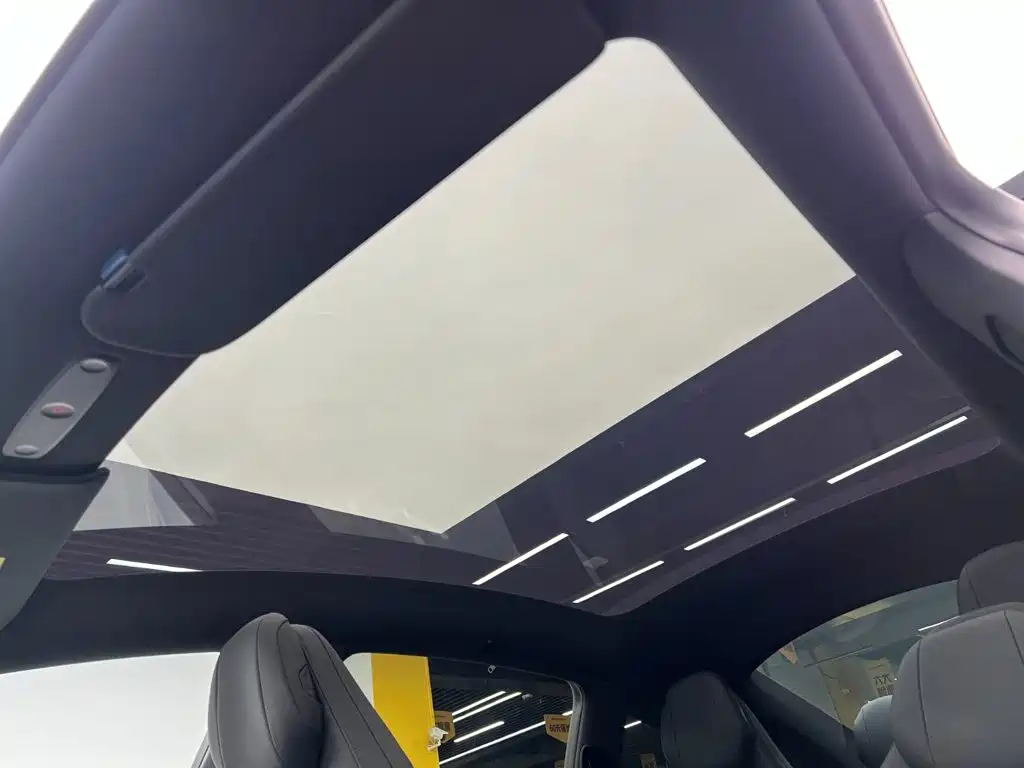 Tesla Model Y L — фото 20