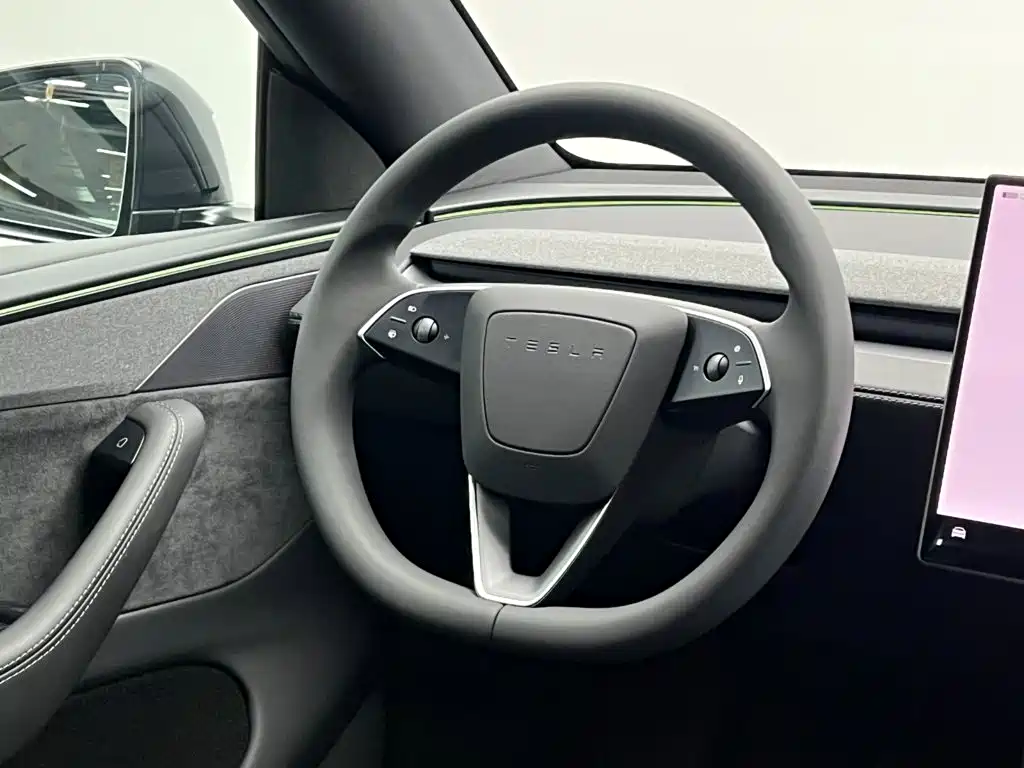 Tesla Model Y L — фото 23