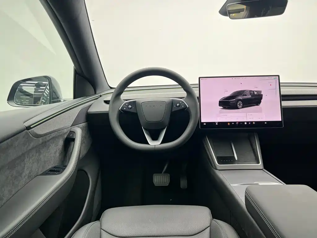 Tesla Model Y L — фото 26