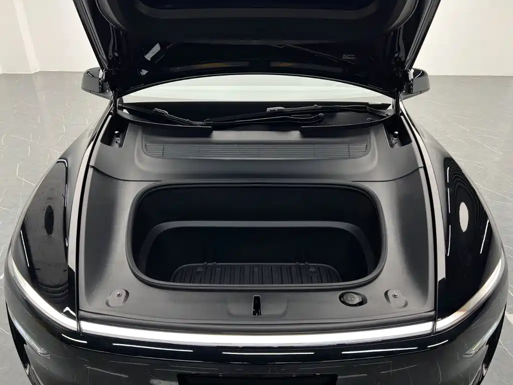 Tesla Model Y L — фото 27