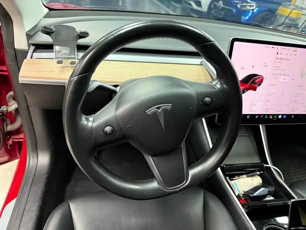 Tesla Model 3 — фото 9