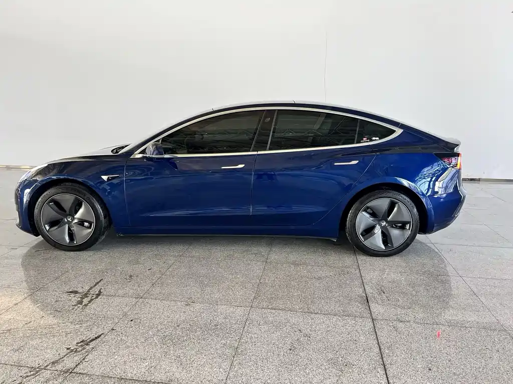 Tesla Model 3 — фото 2