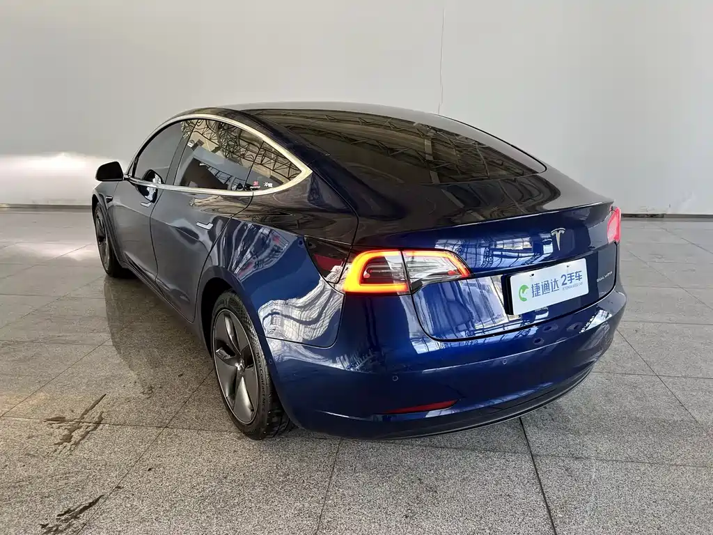 Tesla Model 3 — фото 17