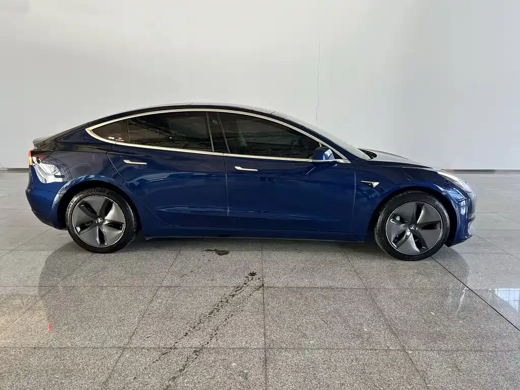 Tesla Model 3 — фото 3