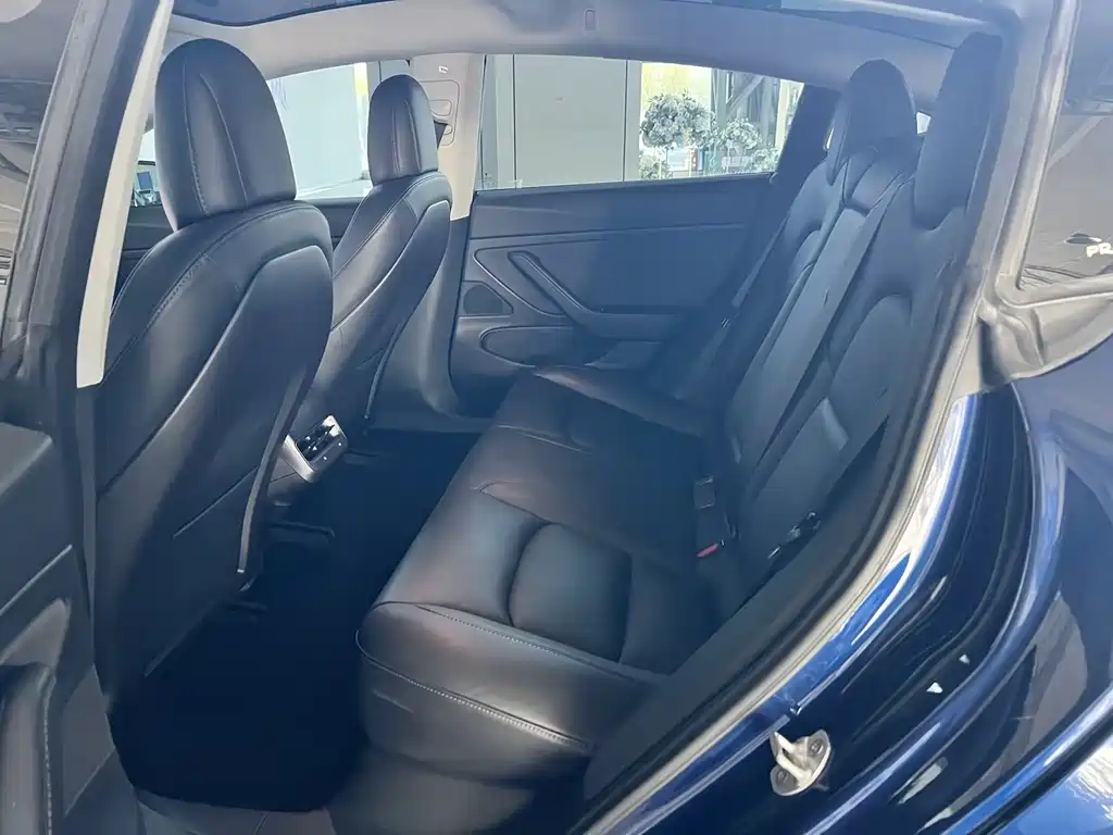 Tesla Model 3 — фото 4