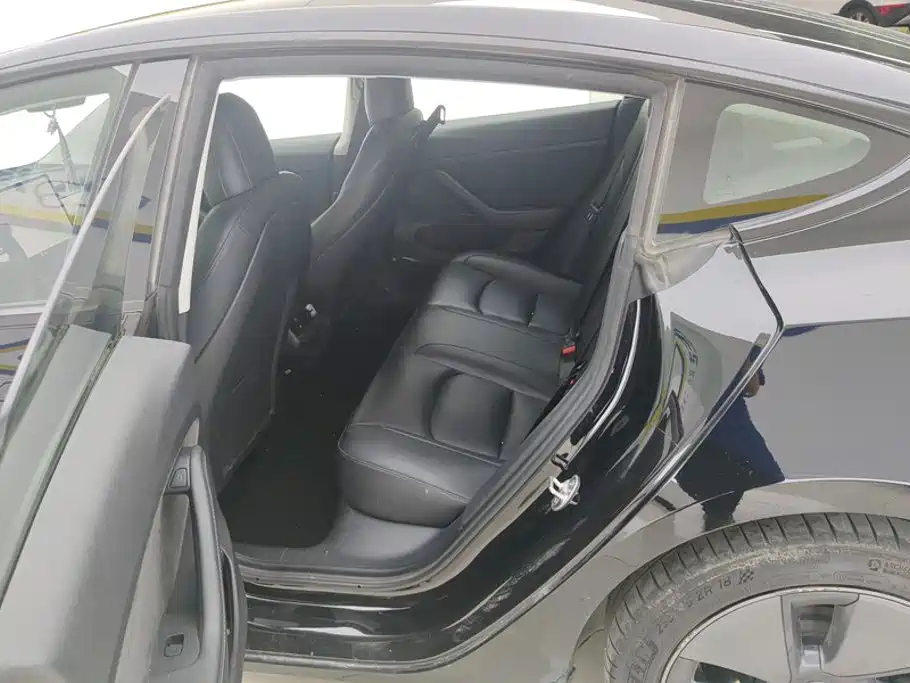 Tesla Model 3 — фото 11
