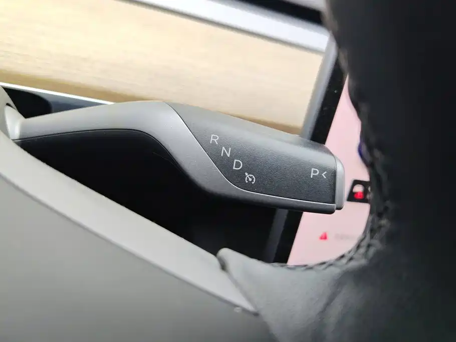Tesla Model 3 — фото 16
