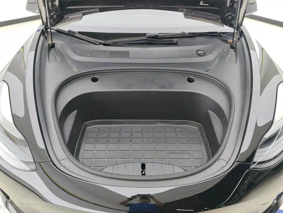 Tesla Model 3 — фото 10