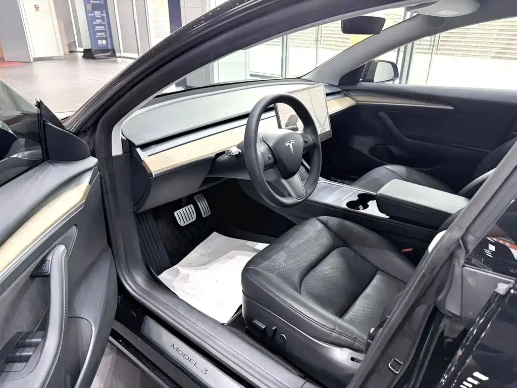 Tesla Model 3 — фото 3