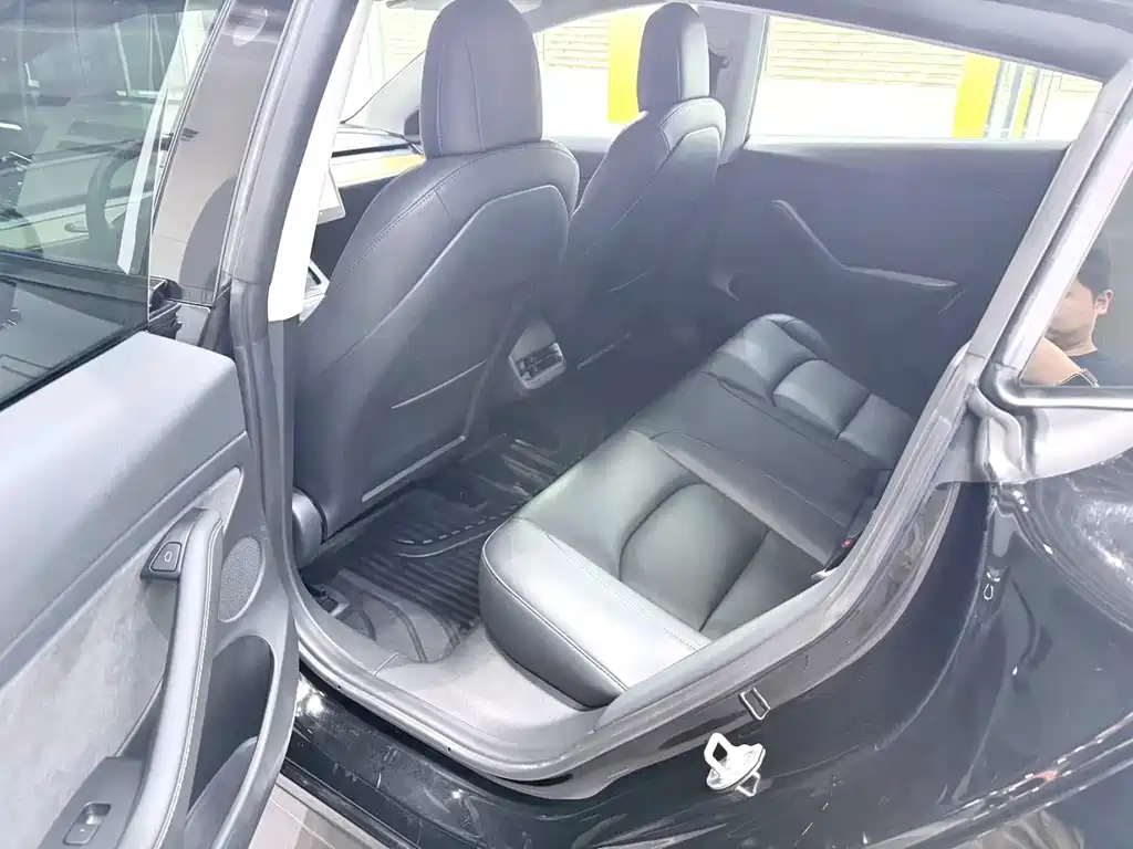 Tesla Model 3 — фото 4