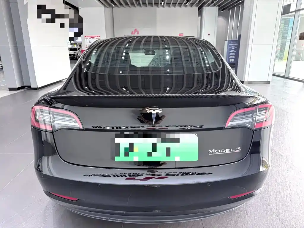 Tesla Model 3 — фото 5