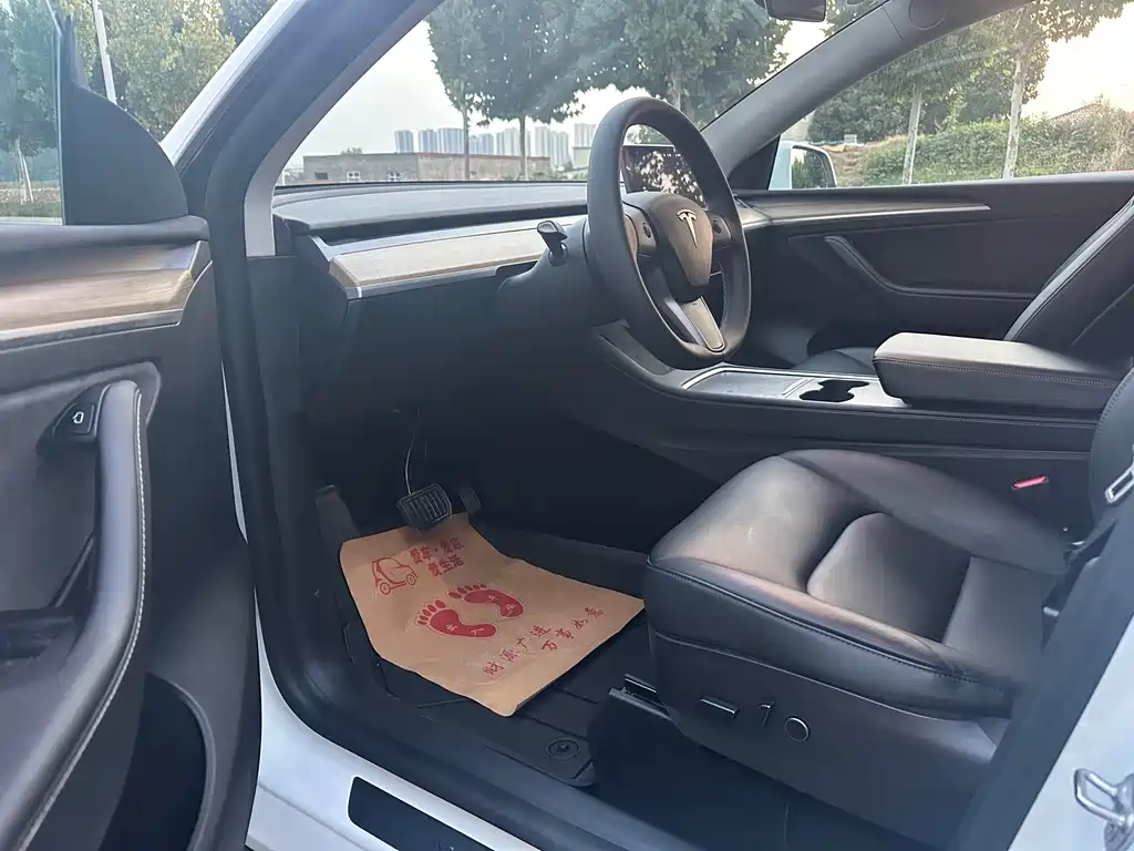 Tesla Model Y — фото 4