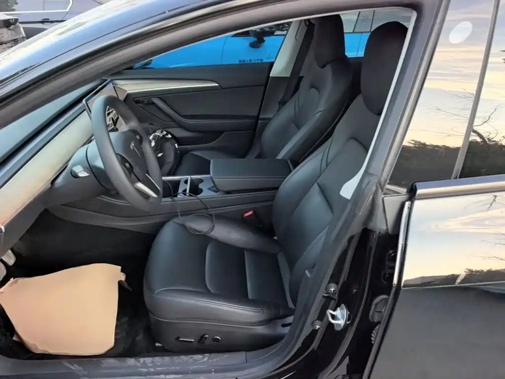 Tesla Model 3 — фото 15