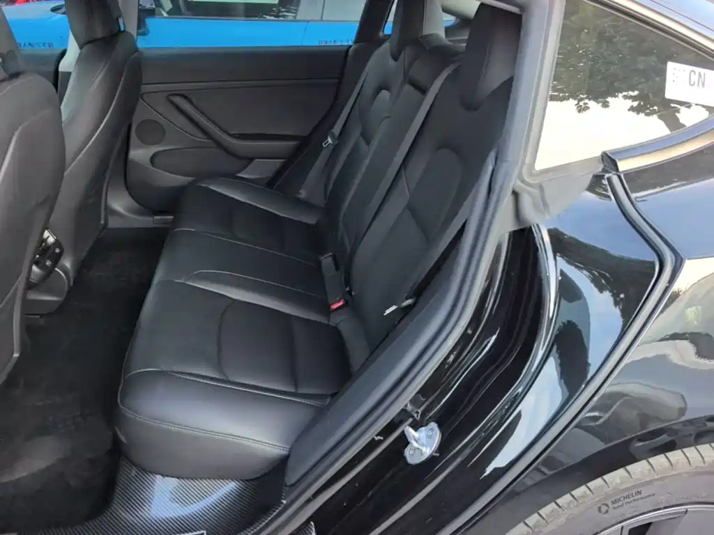 Tesla Model 3 — фото 17