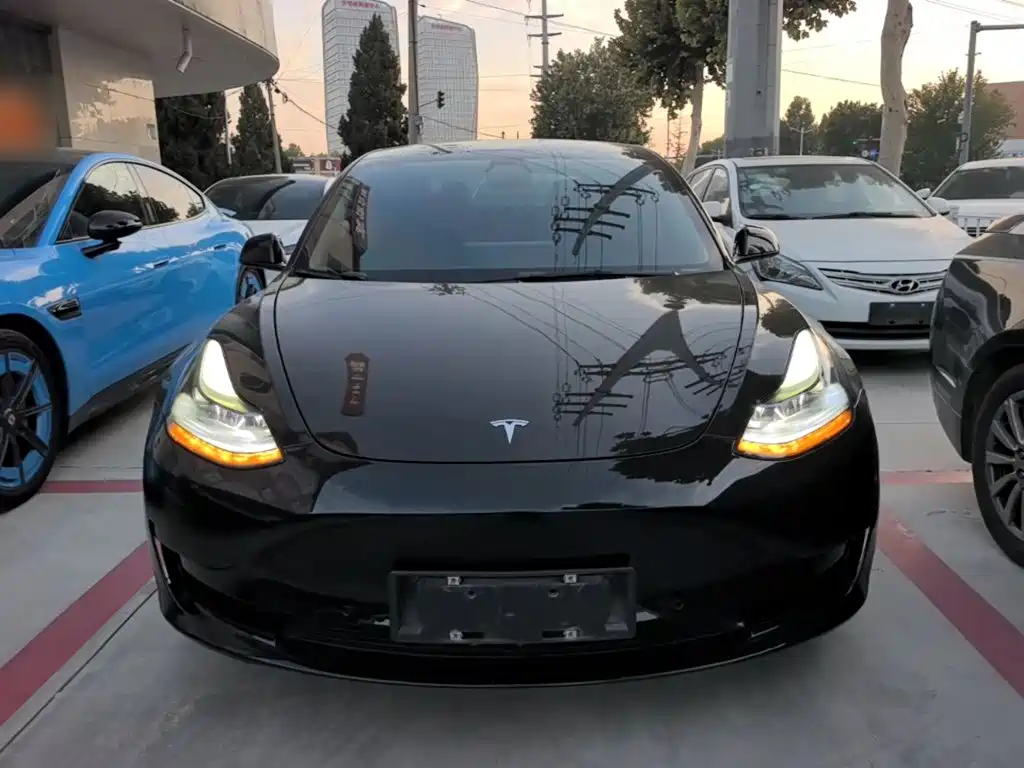 Tesla Model 3 — фото 3