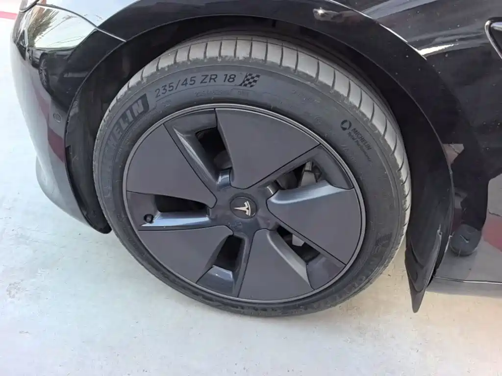 Tesla Model 3 — фото 23