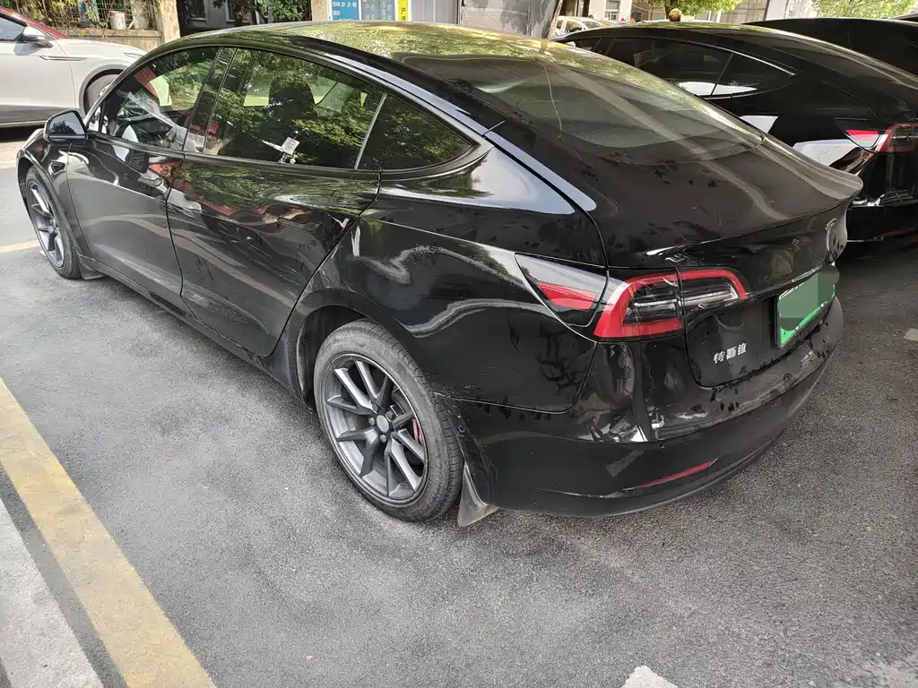 Tesla Model 3 — фото 11