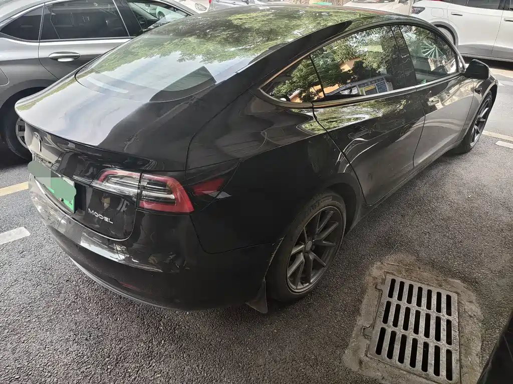 Tesla Model 3 — фото 12