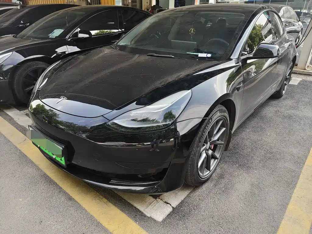 Tesla Model 3 — фото 3