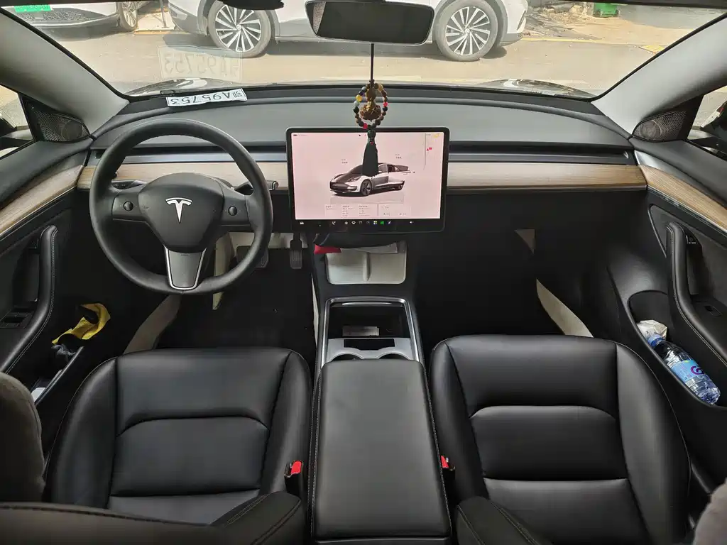 Tesla Model 3 — фото 8