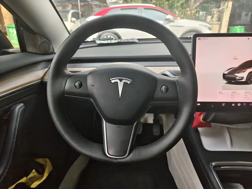 Tesla Model 3 — фото 10