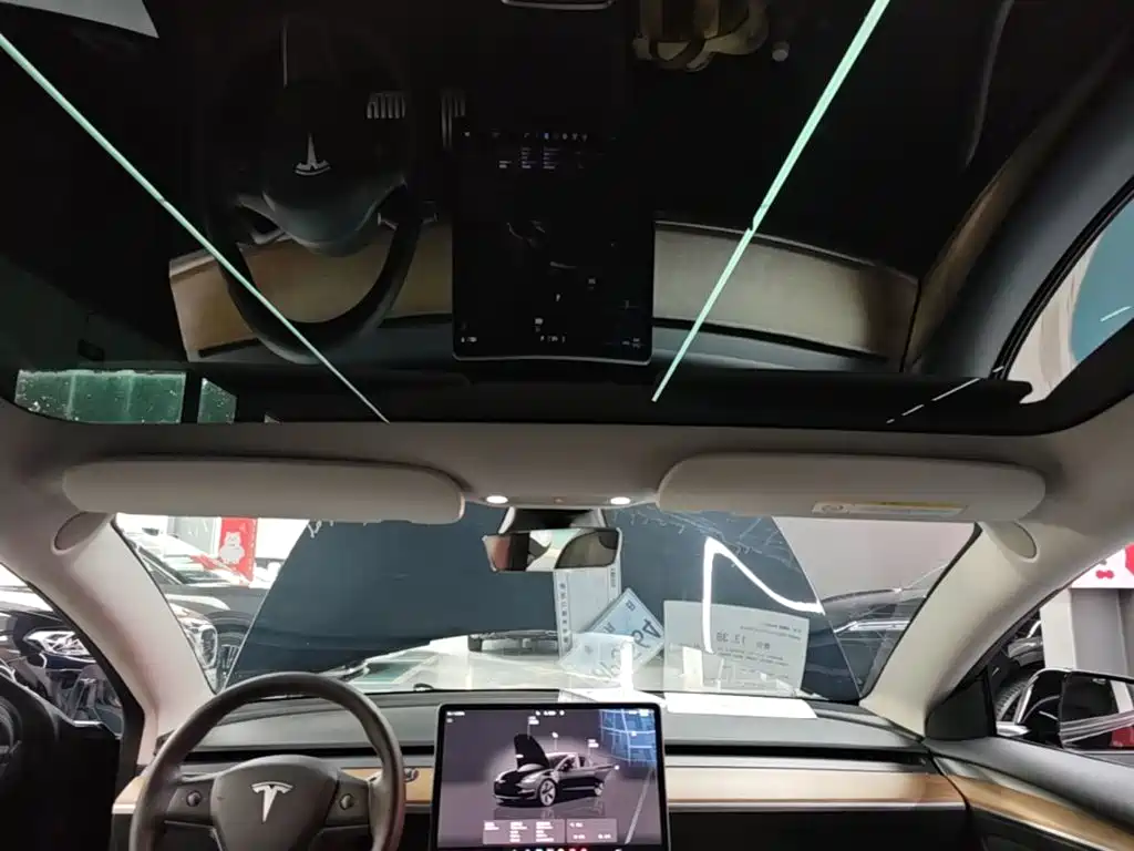 Tesla Model 3 — фото 18