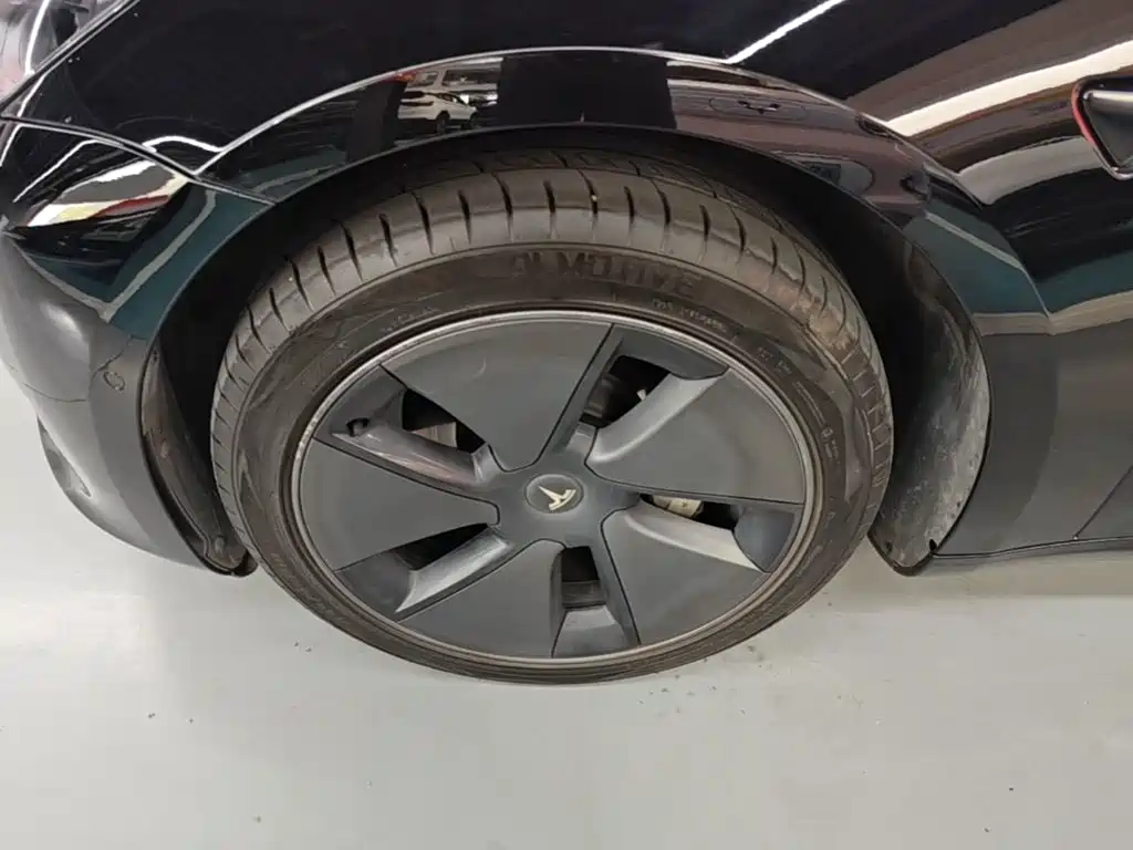 Tesla Model 3 — фото 23