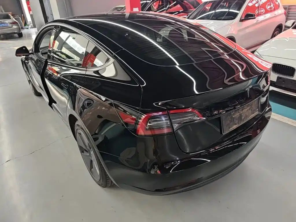 Tesla Model 3 — фото 5