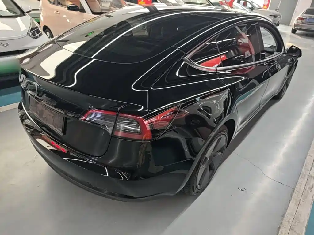 Tesla Model 3 — фото 7