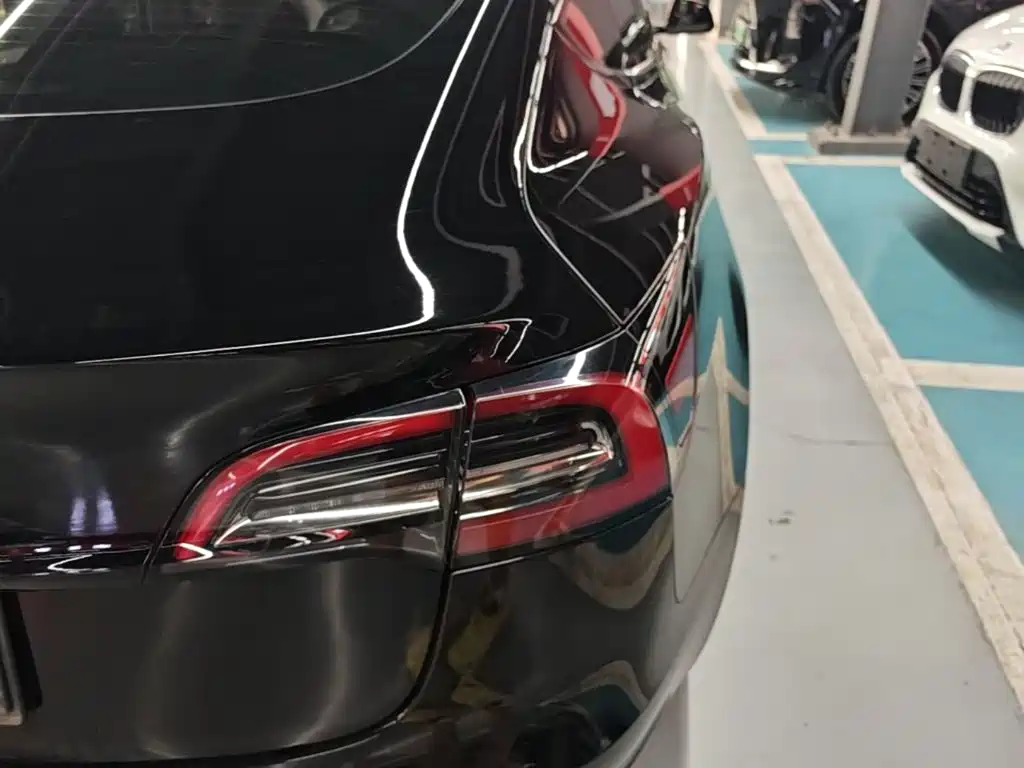 Tesla Model 3 — фото 8