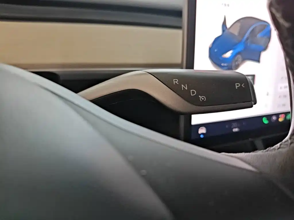 Tesla Model Y — фото 14