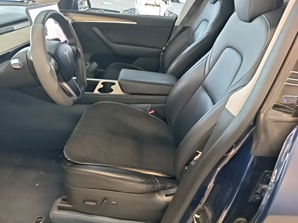 Tesla Model Y — фото 15
