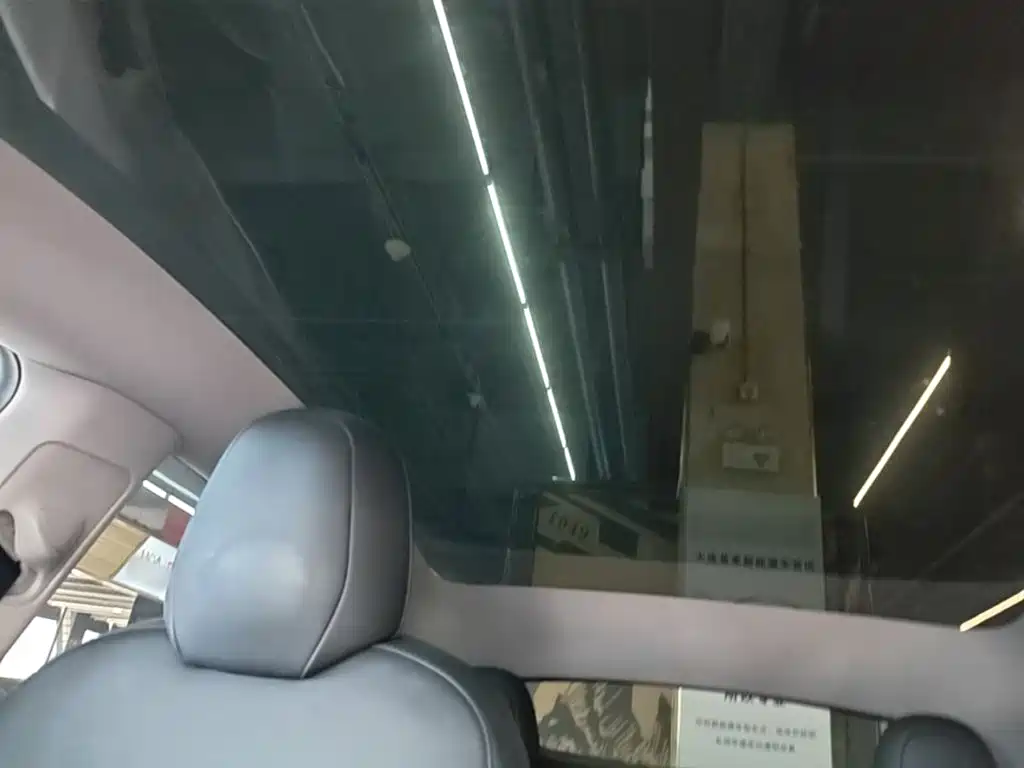 Tesla Model Y — фото 18