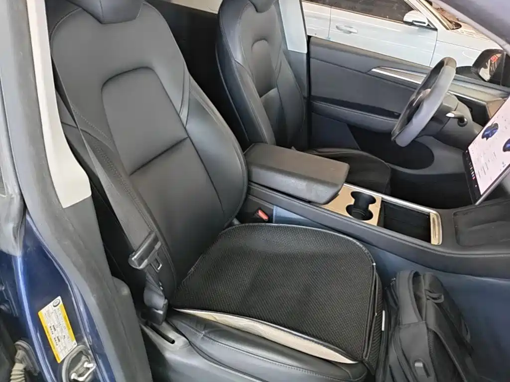 Tesla Model Y — фото 25