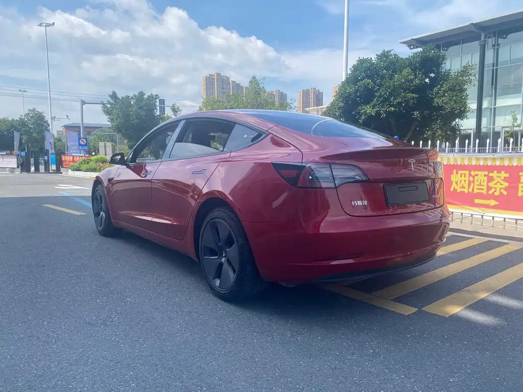 Tesla Model 3 — фото 3