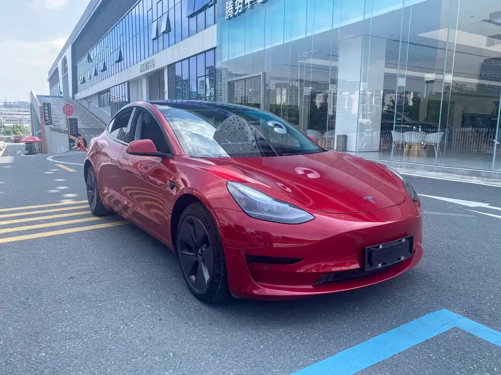 Tesla Model 3 — фото 4