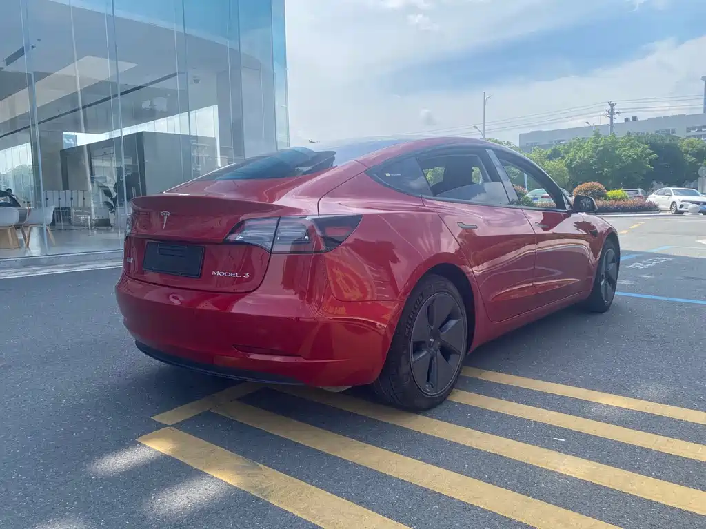 Tesla Model 3 — фото 5