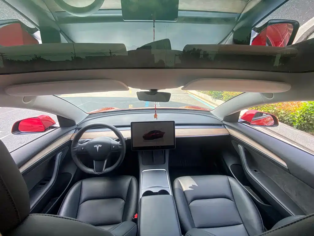 Tesla Model 3 — фото 9