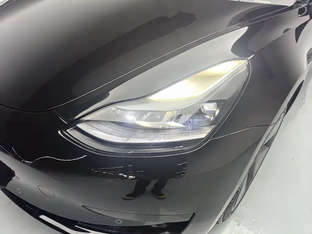 Tesla Model 3 — фото 5