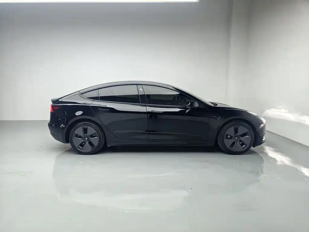 Tesla Model 3 — фото 8