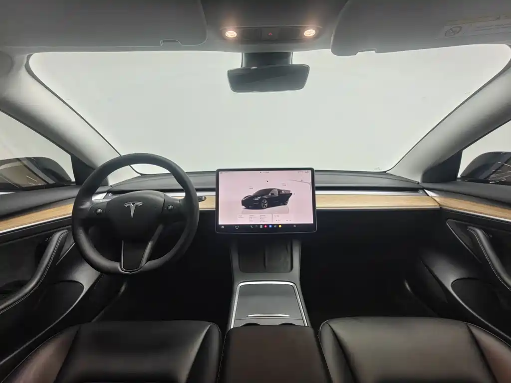 Tesla Model 3 — фото 10