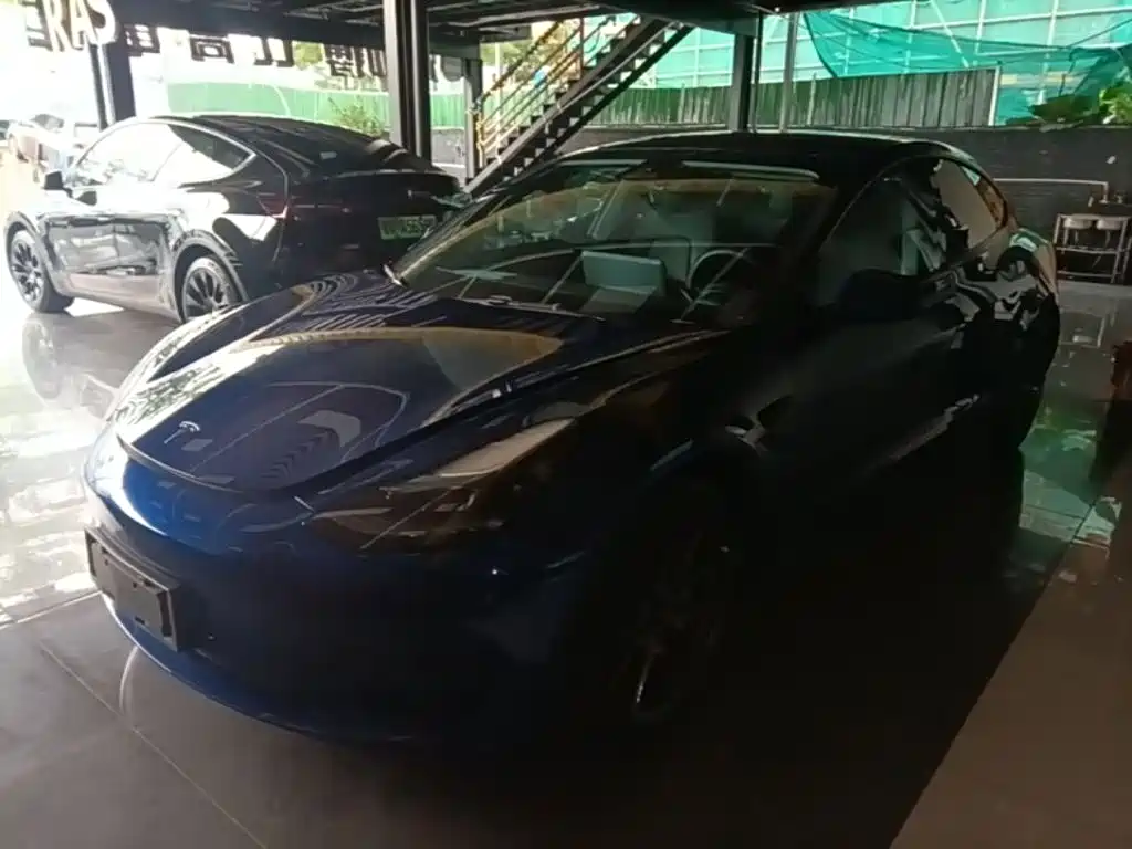 Tesla Model 3 — фото 2