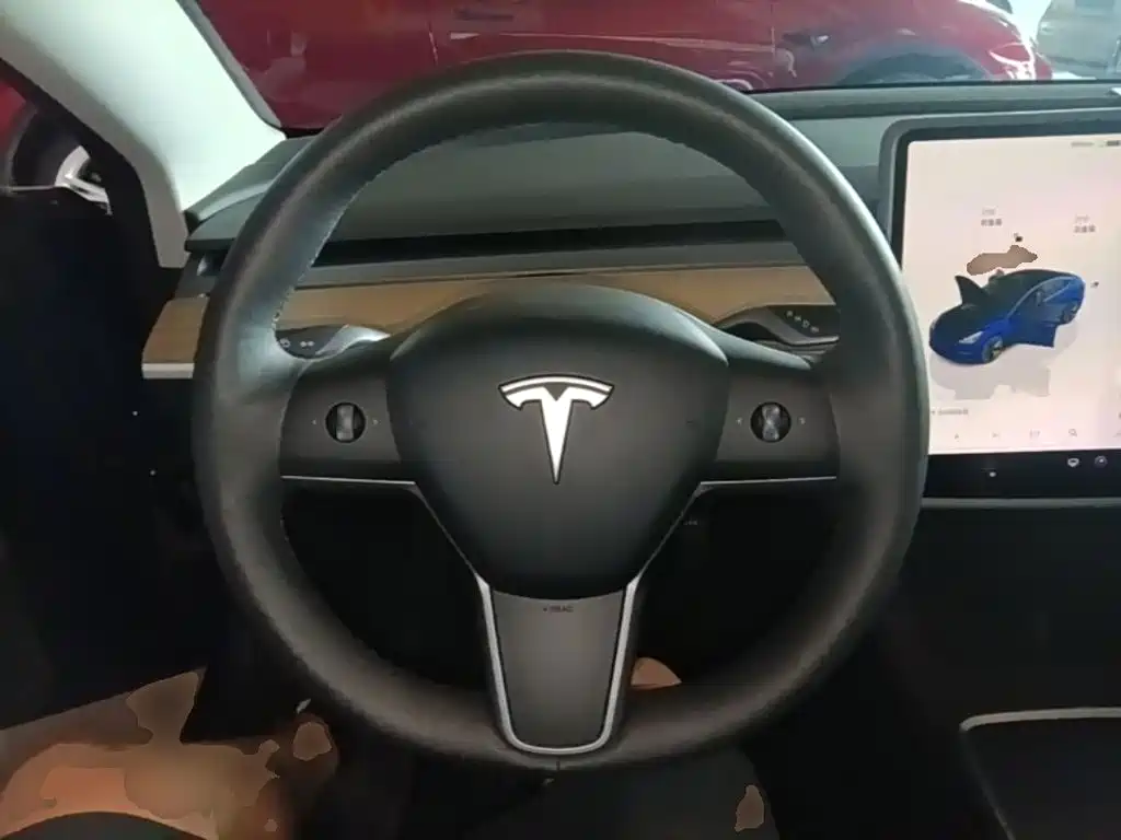 Tesla Model 3 — фото 11