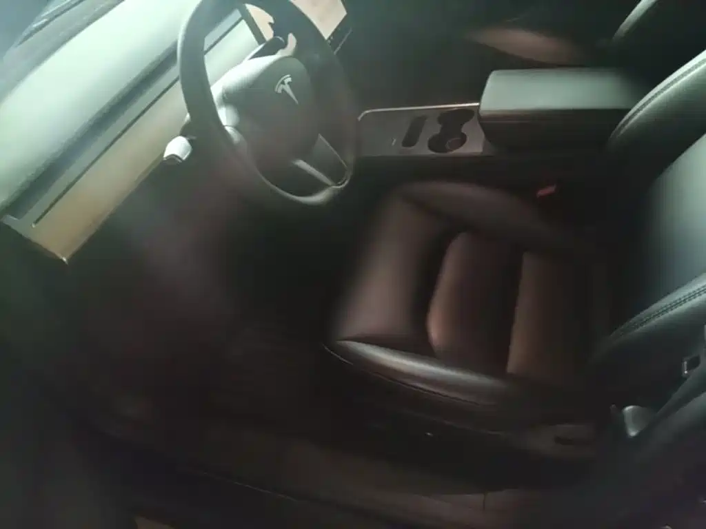Tesla Model 3 — фото 15