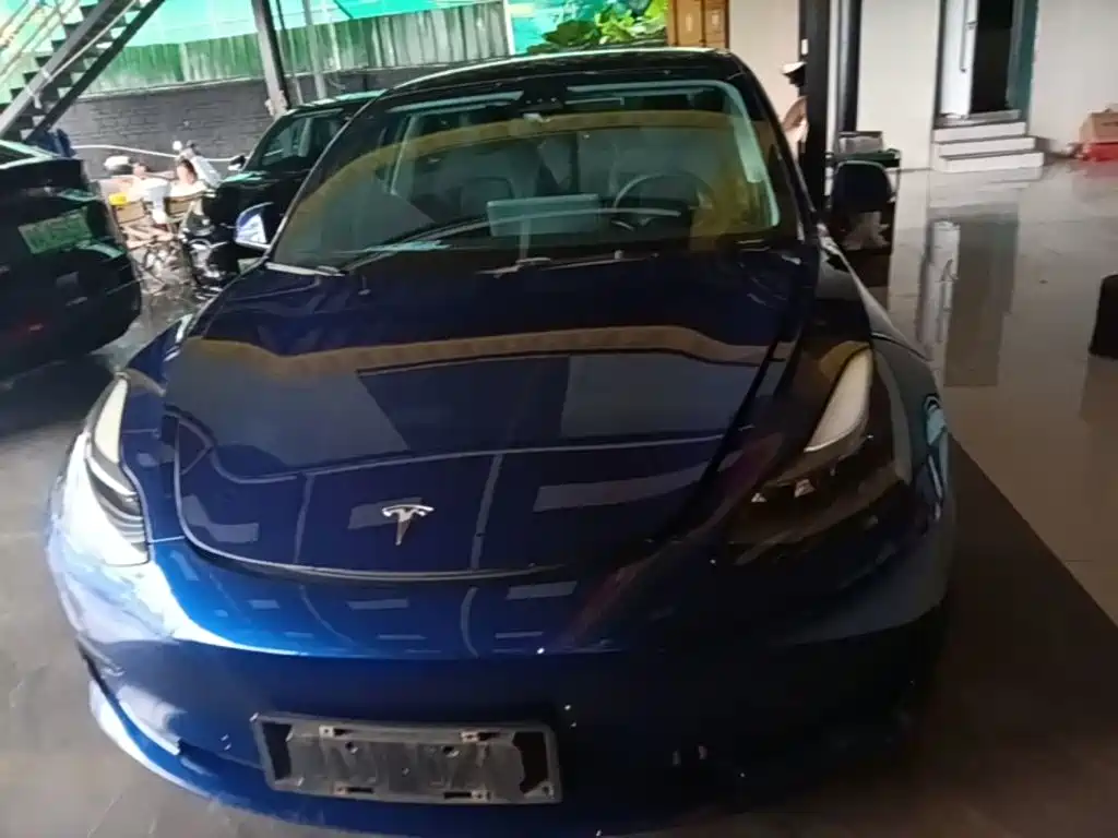 Tesla Model 3 — фото 3