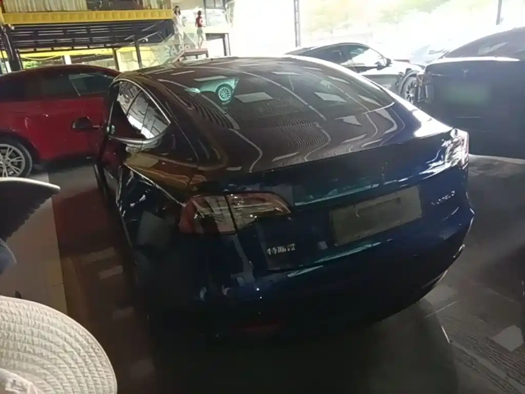 Tesla Model 3 — фото 5