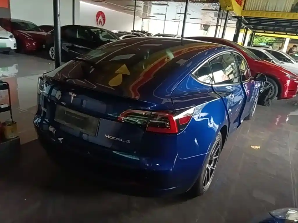 Tesla Model 3 — фото 7